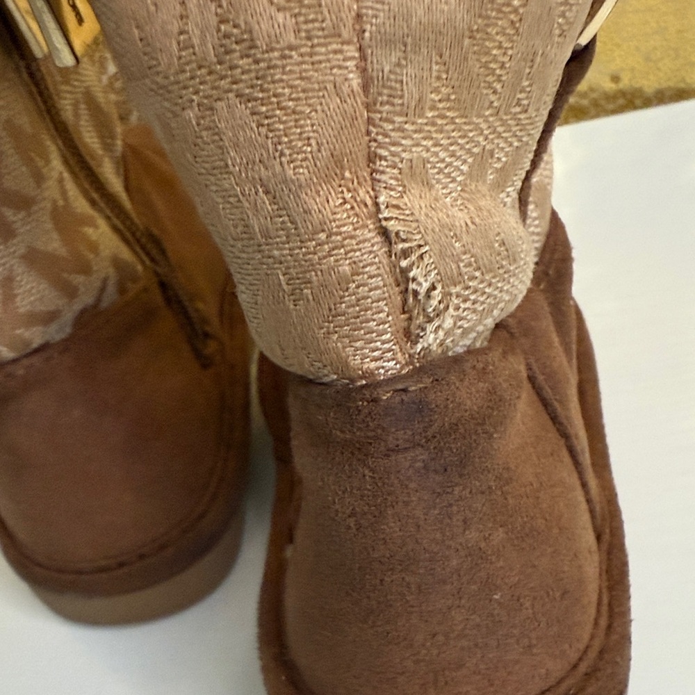 Michael Kors Yancy girl Toddler Suede Boots with Cream Fur - Picture 5 of 11